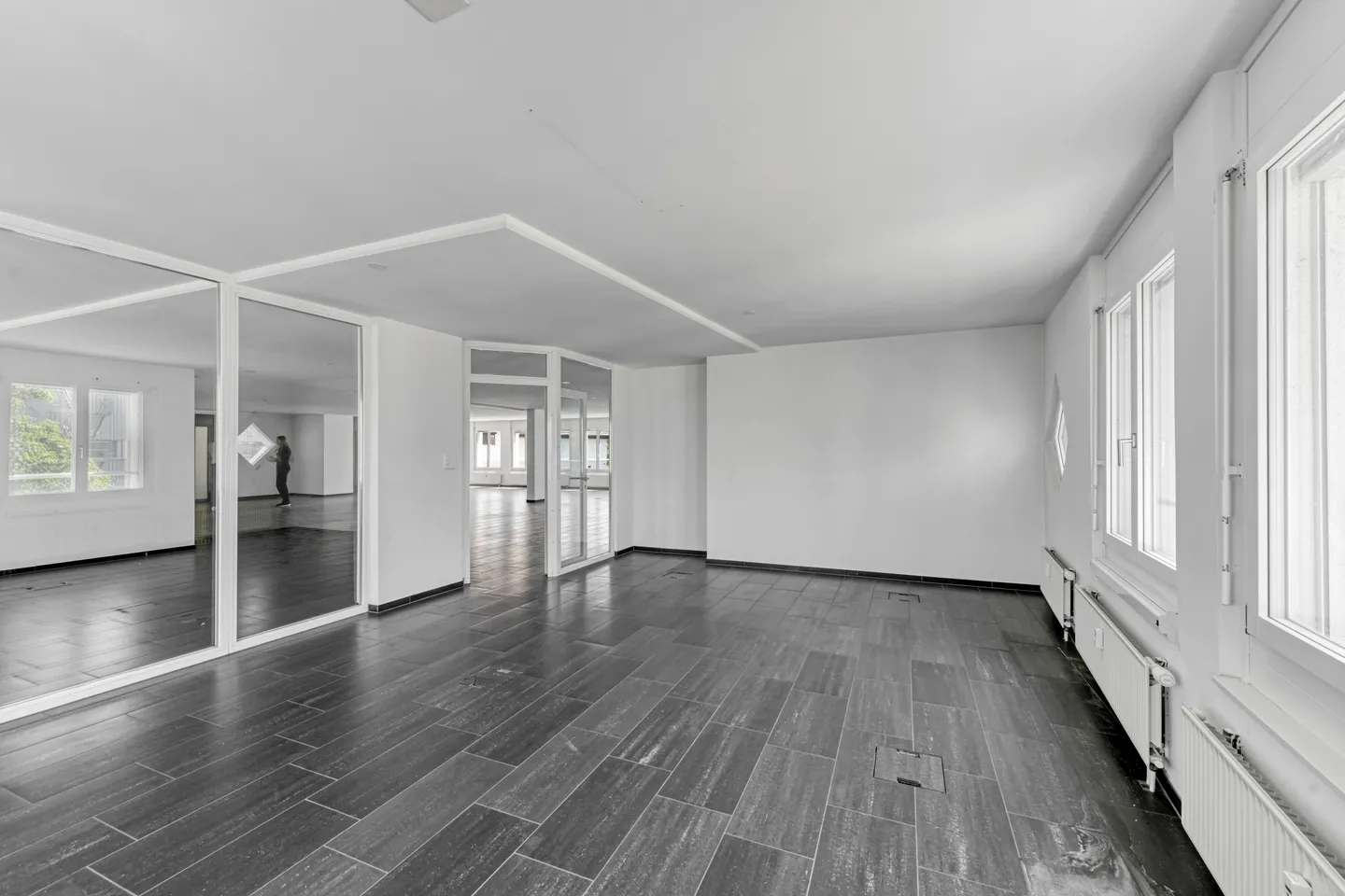 Office space for rent - Photo 5 of 9