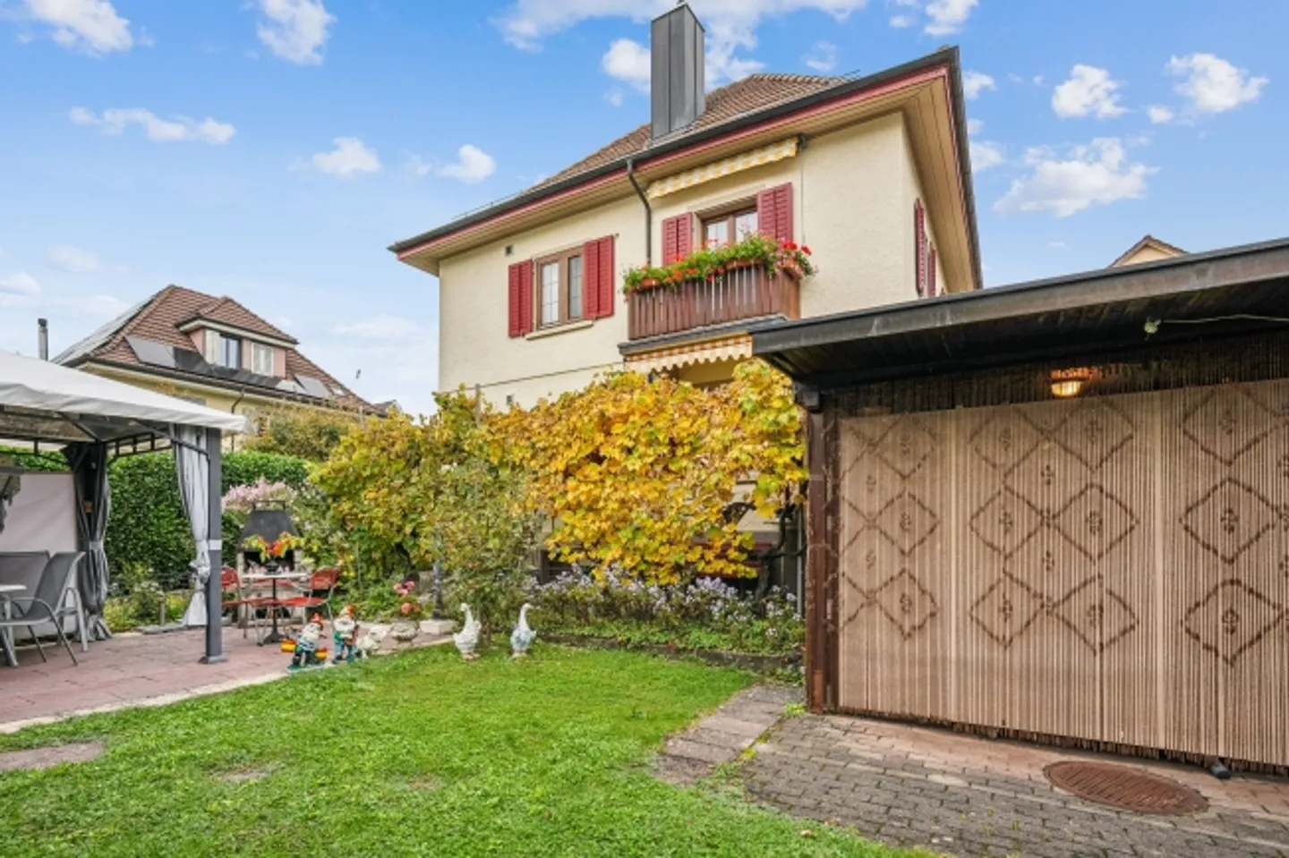 Charming single-family home with comfort and well-kept garden in Wettingen - Photo 1 of 13