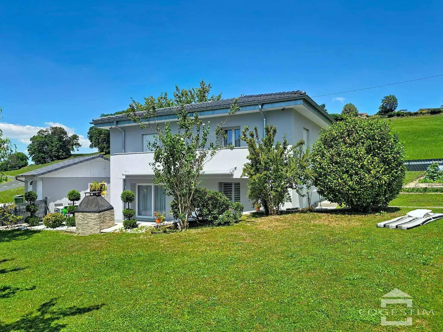 Renovated individual villa with large plot and unobstructed view - Photo 2 of 13