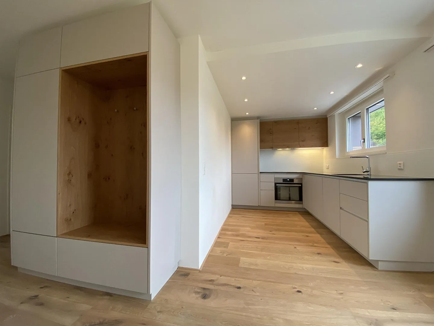 Modernes Apartment mit Balkon - Foto 1 von 7