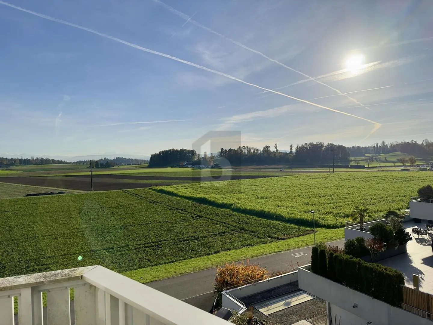 COUP DE COEUR! ENSOLEILLÉ - JARDIN - VUE IMPRENABLE - Photo 1 sur 6