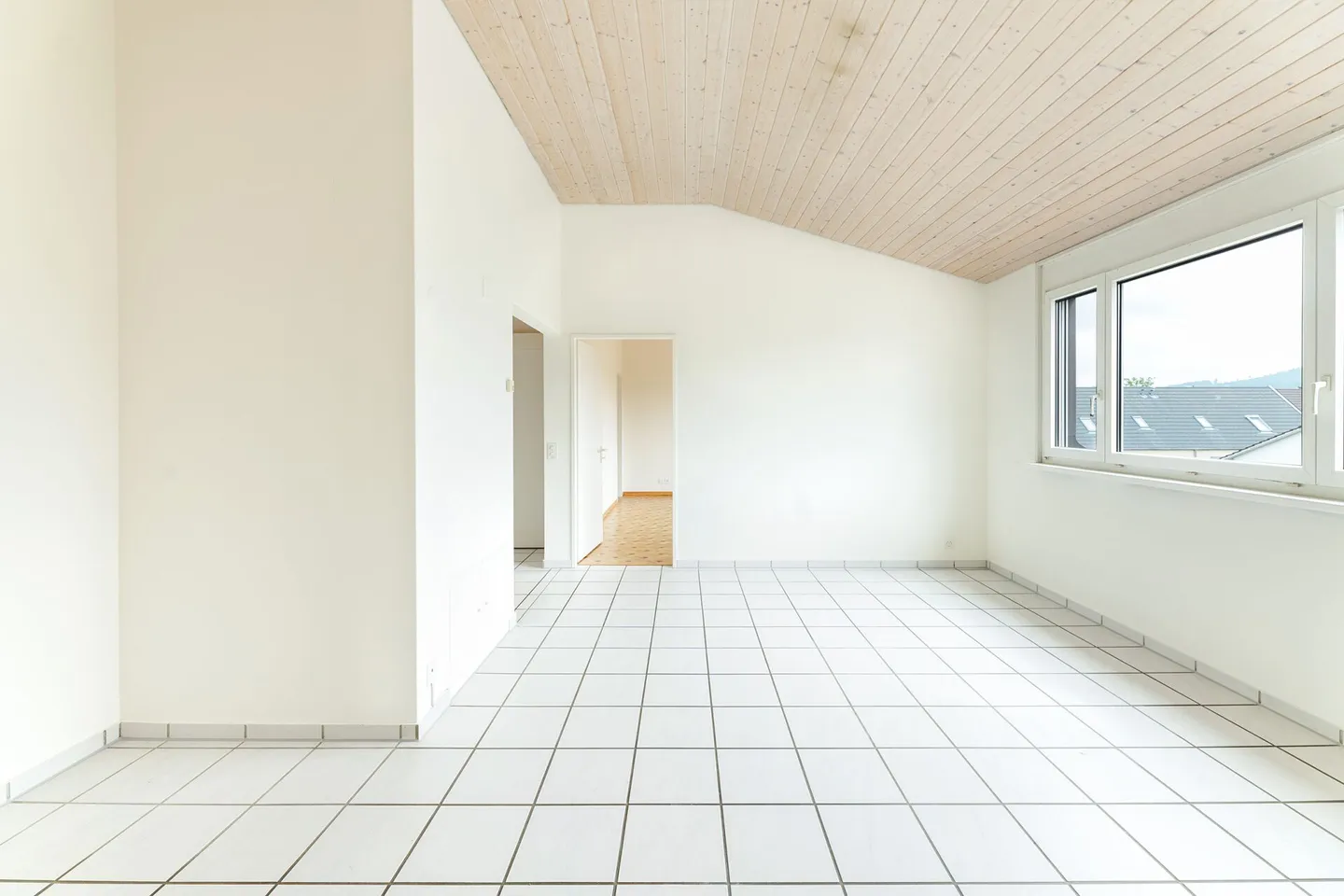 Appartement sous les combles de 4,5 pièces à Reinach - Photo 5 sur 18
