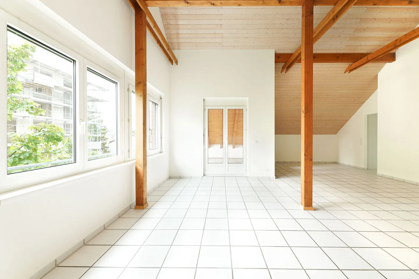 Appartement sous les combles de 4,5 pièces à Reinach - Photo 3 sur 18