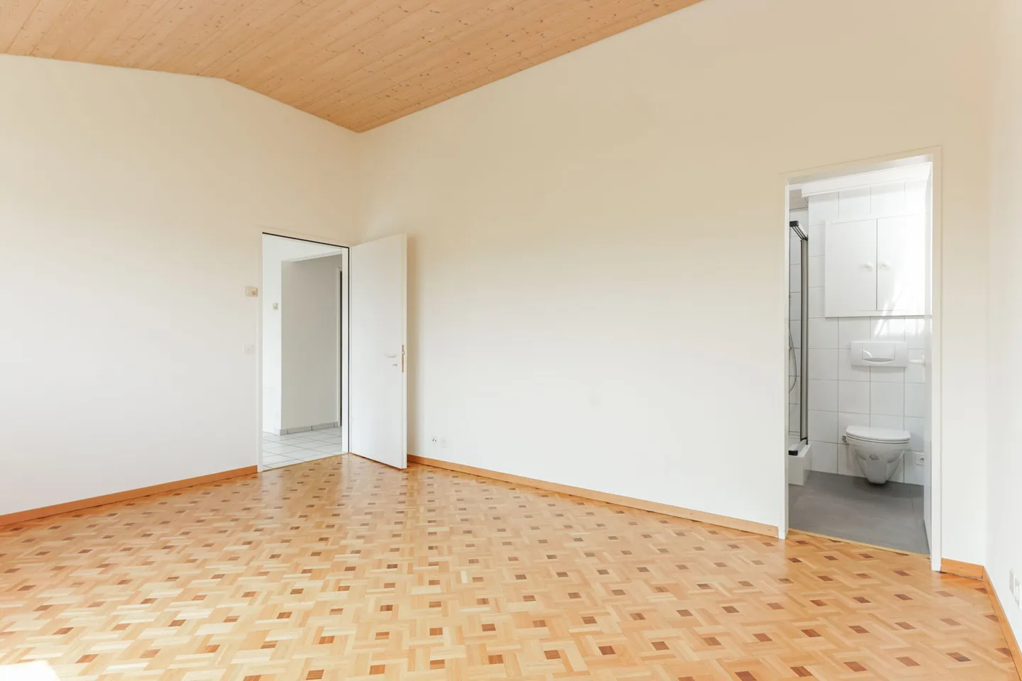 Appartement sous les combles de 4,5 pièces à Reinach - Photo 6 sur 18