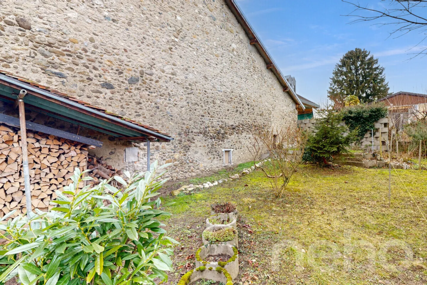 Charming village house to renovate in the heart of Etoy - Photo 4 of 12