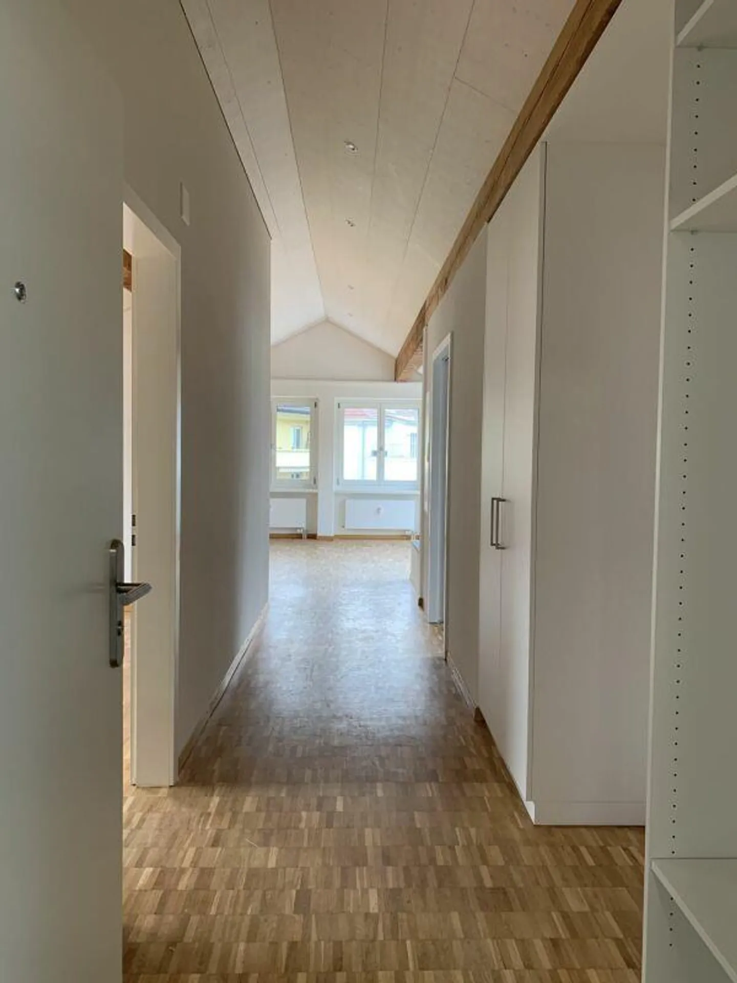 Charmante Dachwohnung am Rotsee - Foto 4 von 10
