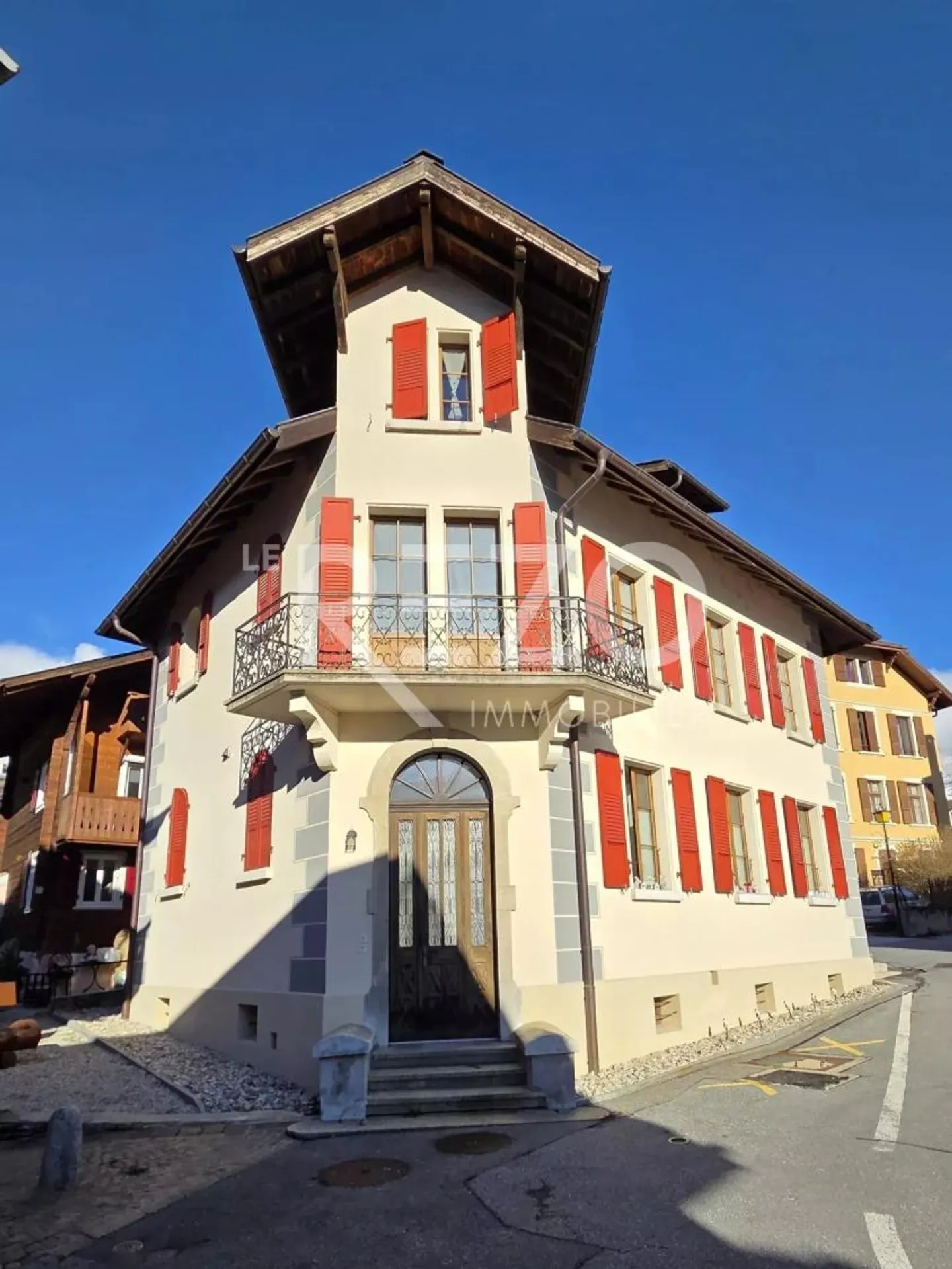 Haus mit 2 Wohnungen hochwertig - Komplett renoviert - Sierre - Foto 1 von 13