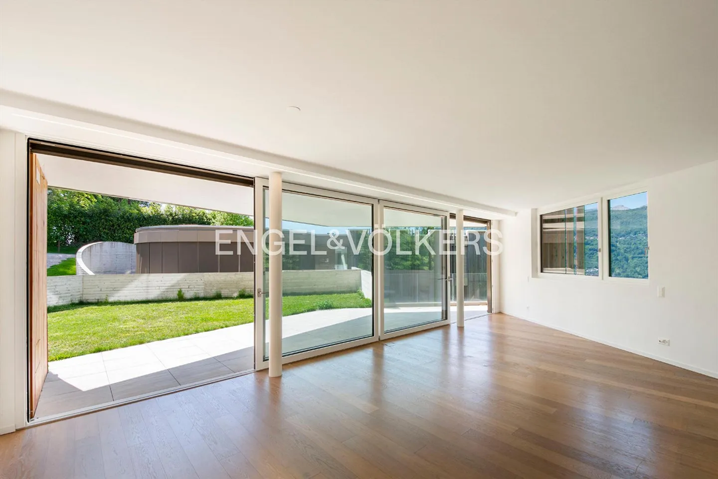 Appartamento luminoso con giardino privato - Foto 1 di 13