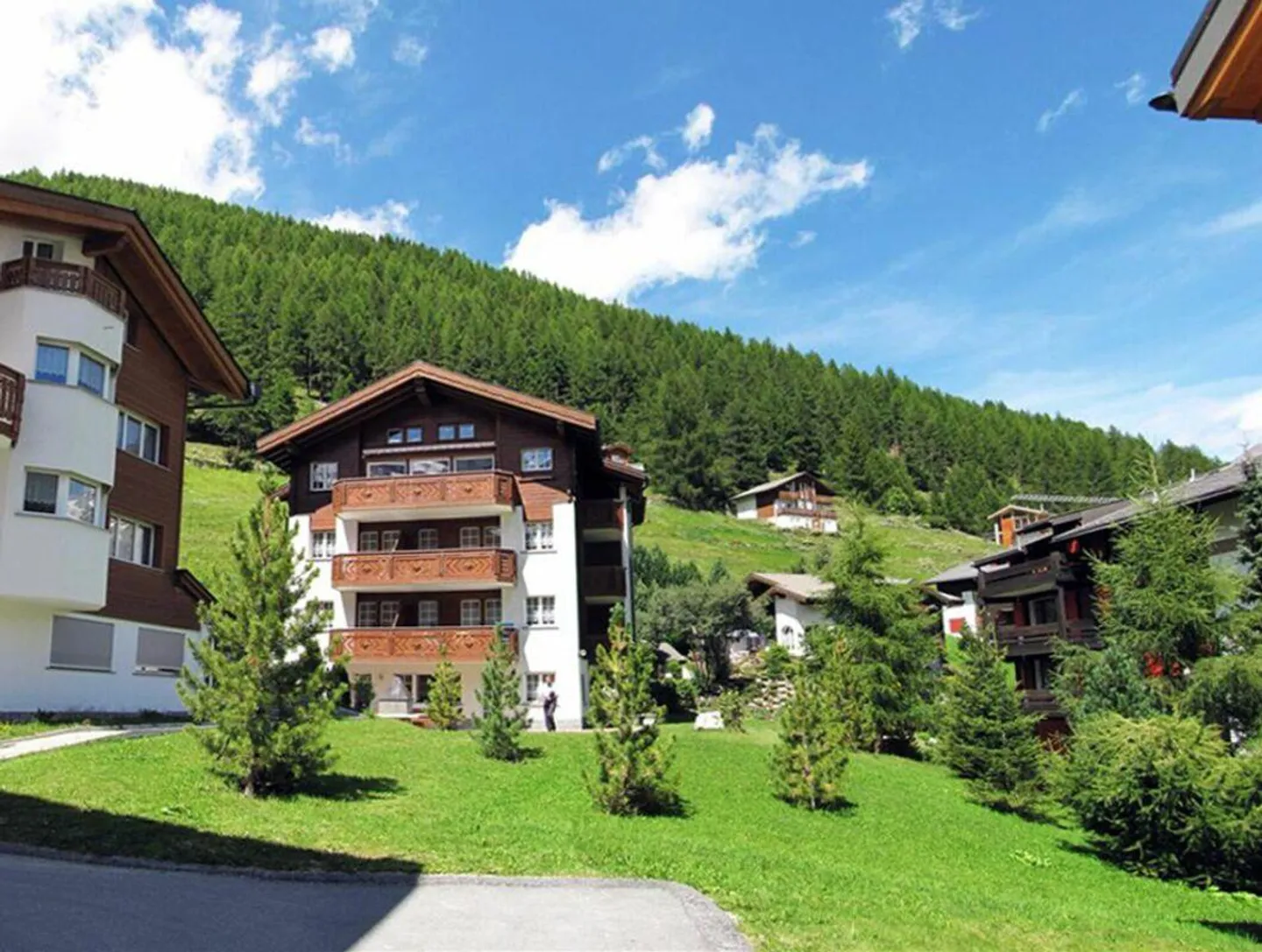 Flamingo 2.5 Room Garden Apartment Ski in Ski out 200 Meters from the Slopes - Photo 1 of 16