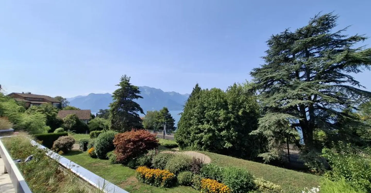 Appartement Charmant avec Vue sur le Lac - Photo 2 sur 13