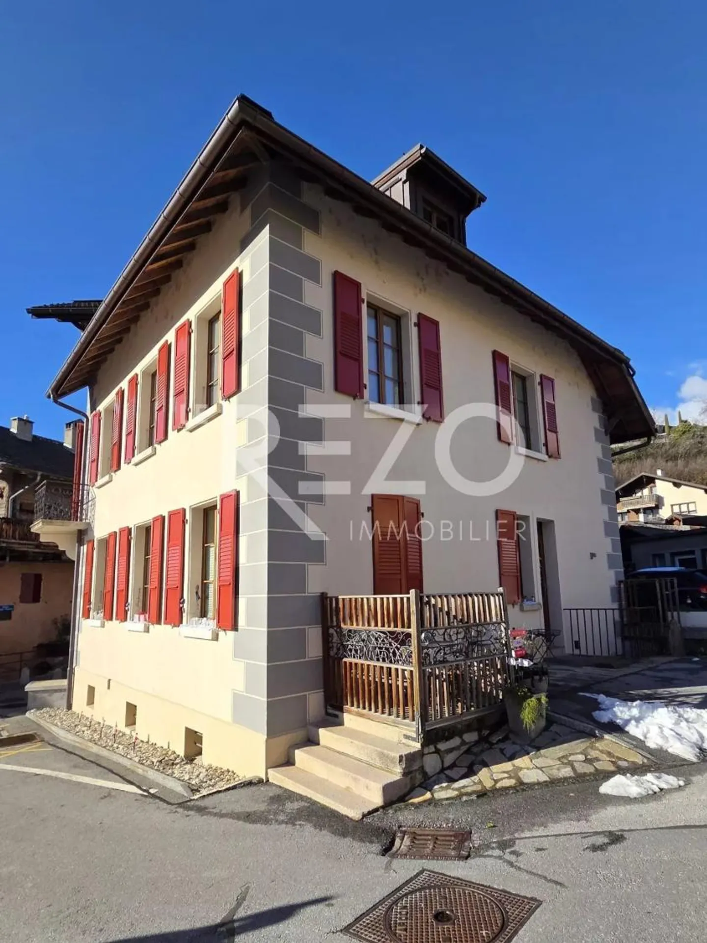 Haus mit 2 Wohnungen hochwertig - Komplett renoviert - Sierre - Foto 9 von 13