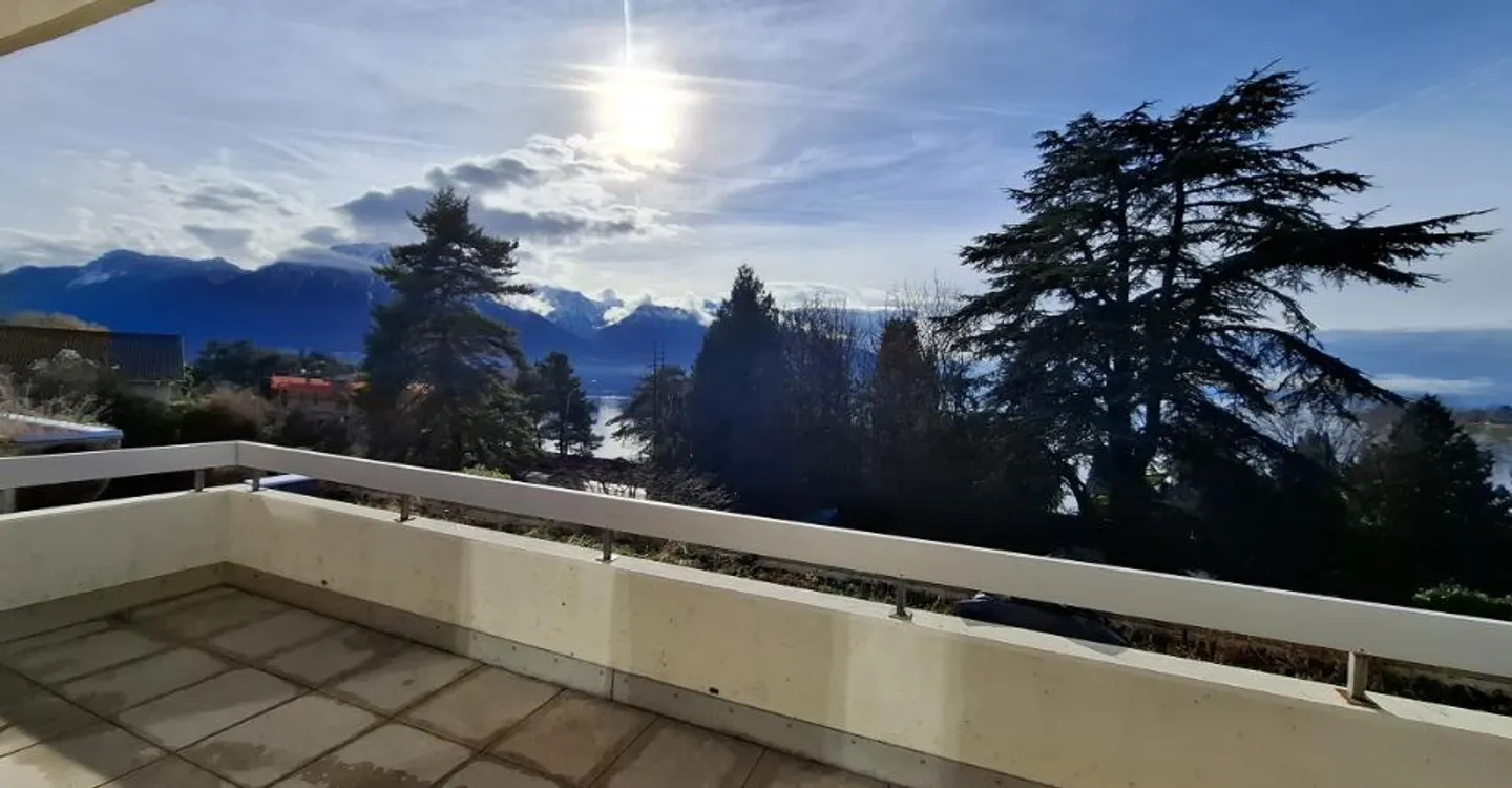 Appartement Charmant avec Vue sur le Lac - Photo 9 sur 13
