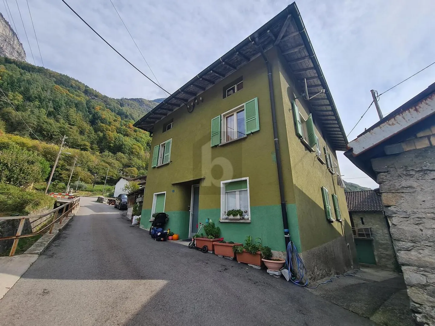 Spaziosa casa familiare a Osogna - Foto 2 di 5