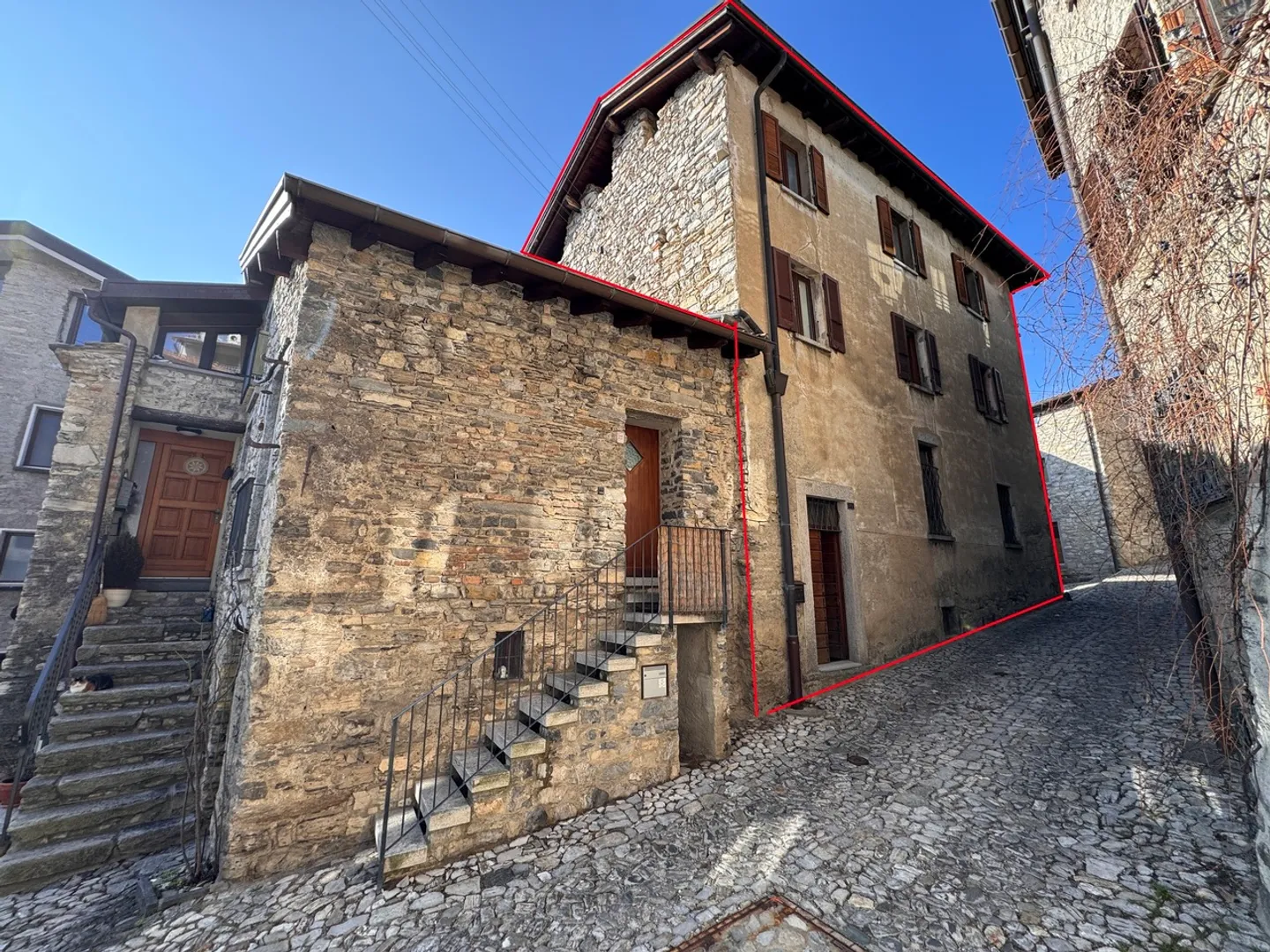RUSTIC HOUSE IN THE HISTORICAL CENTER - Photo 1 of 12