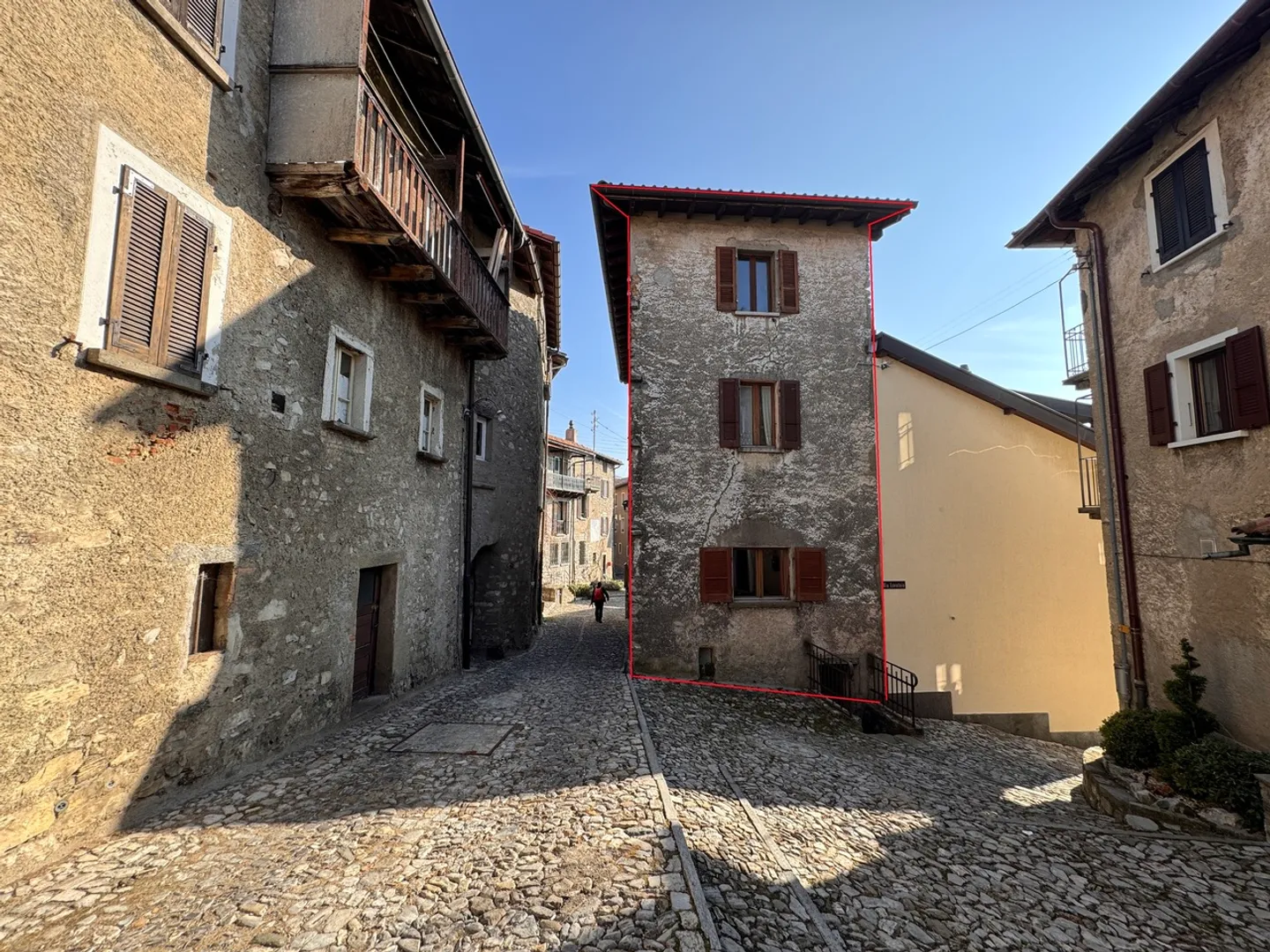 RUSTIC HOUSE IN THE HISTORICAL CENTER - Photo 2 of 12