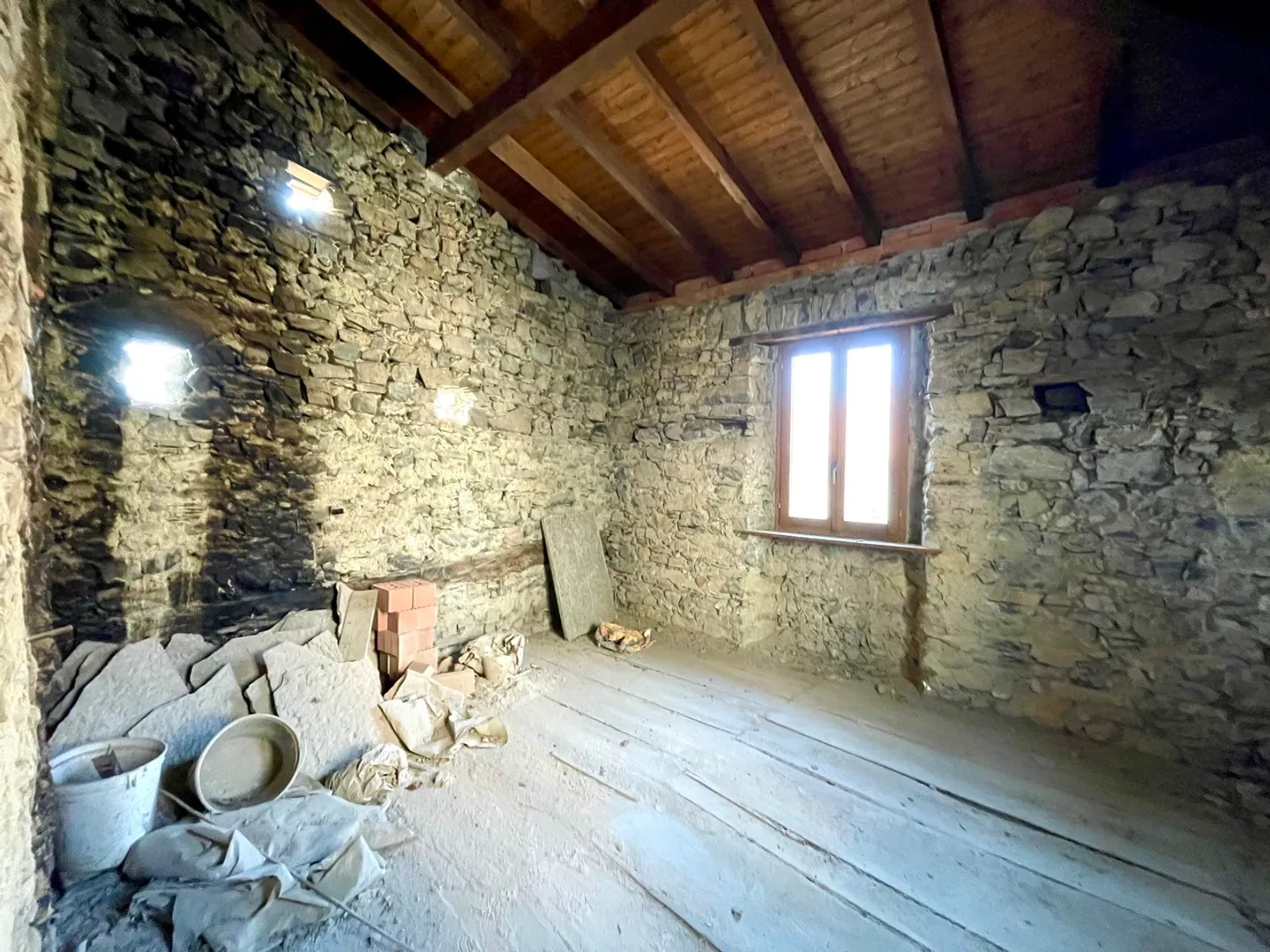 RUSTIC HOUSE IN THE HISTORICAL CENTER - Photo 11 of 12