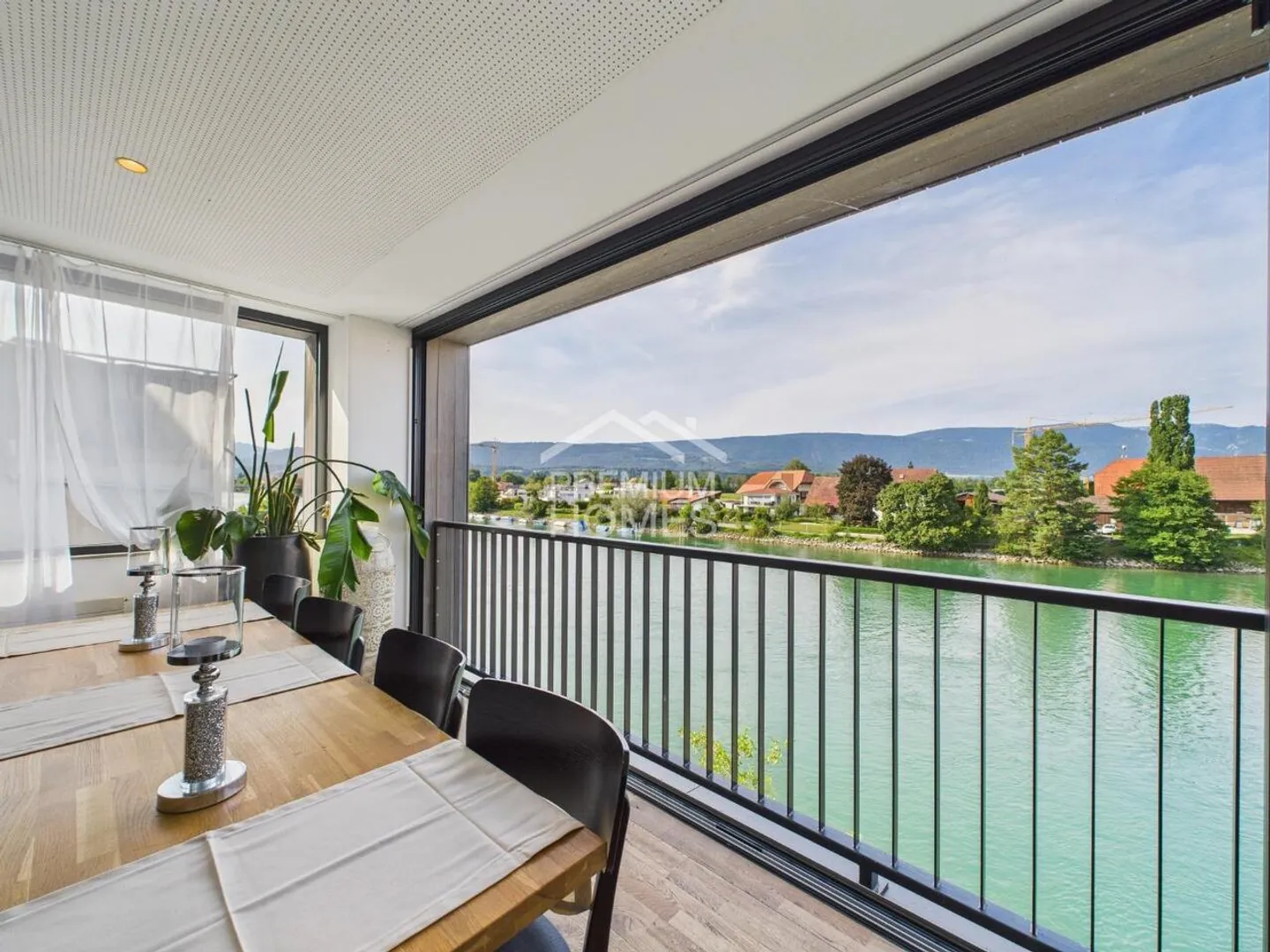 The perfect interplay of living and hospitality - Photo 5 of 12