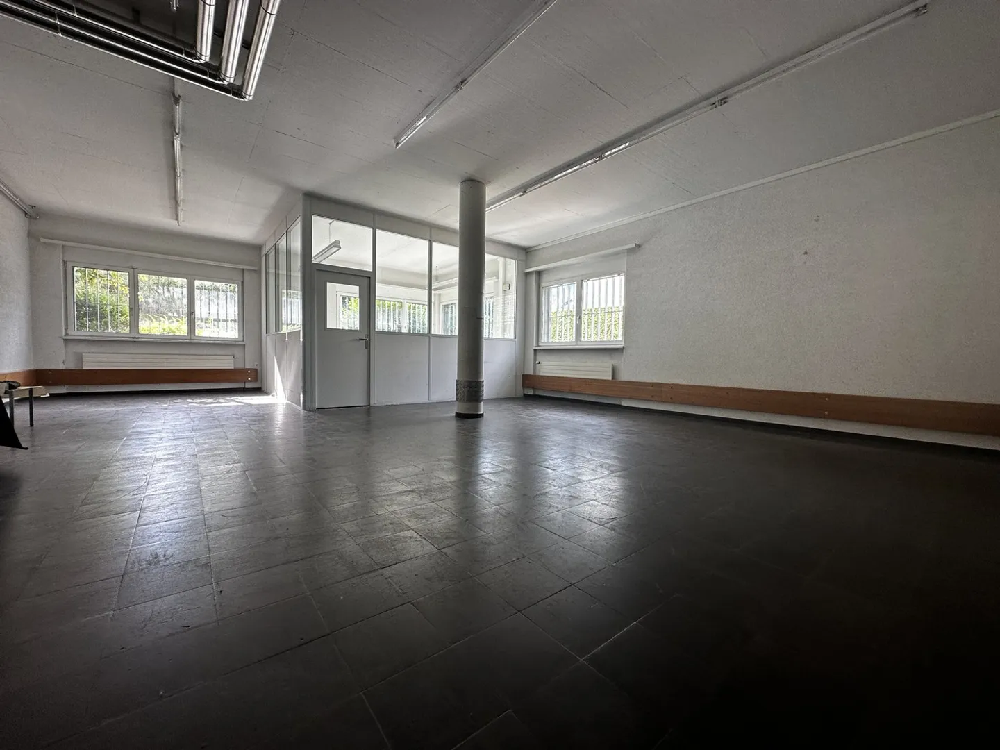 Spazio commerciale nel centro di Bubendorf - Foto 3 di 4