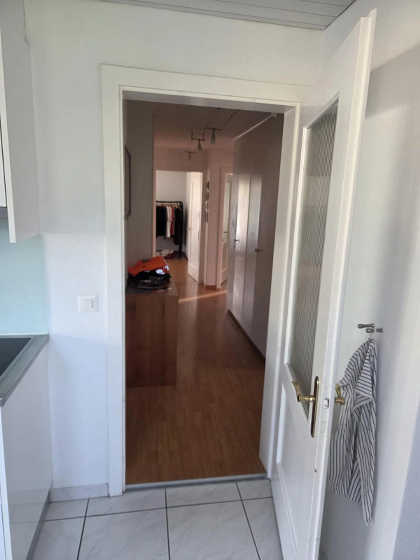 Bright, sunny 4 1/2 room apartment - Photo 6 of 8