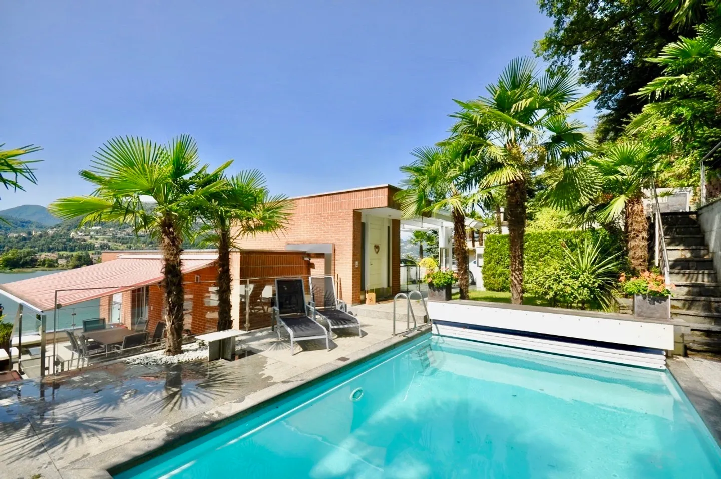 Helle Villa mit Garten, Pool und Blick auf den Luganersee - Foto 3 von 10