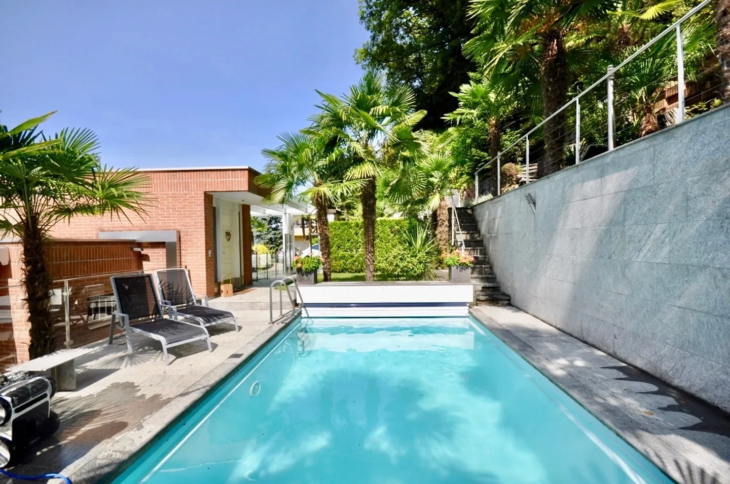 Helle Villa mit Garten, Pool und Blick auf den Luganersee - Foto 4 von 10