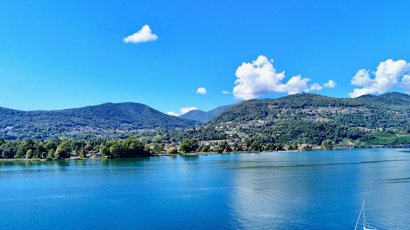 Helle Villa mit Garten, Pool und Blick auf den Luganersee - Foto 7 von 10