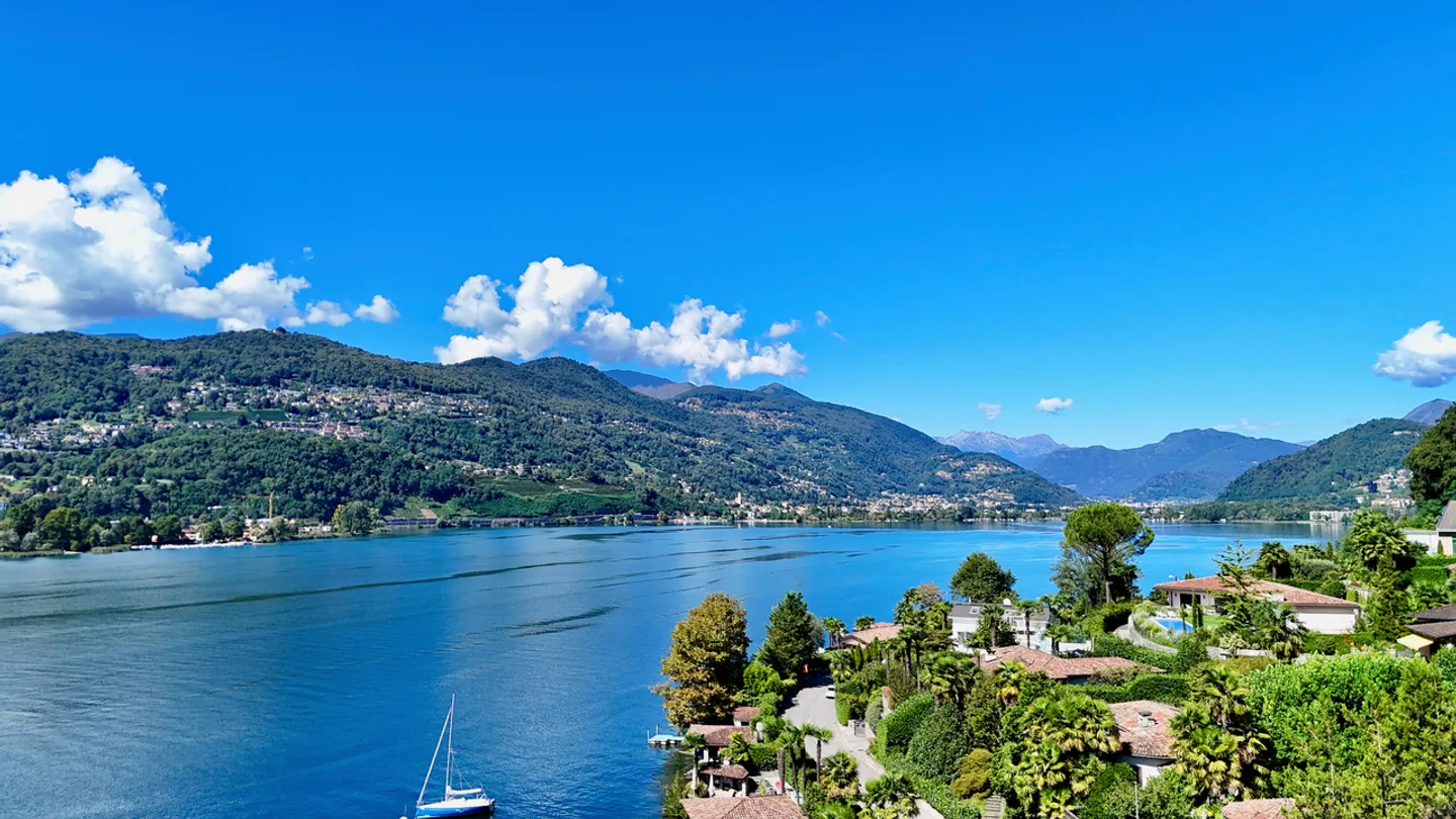Helle Villa mit Garten, Pool und Blick auf den Luganersee - Foto 8 von 10