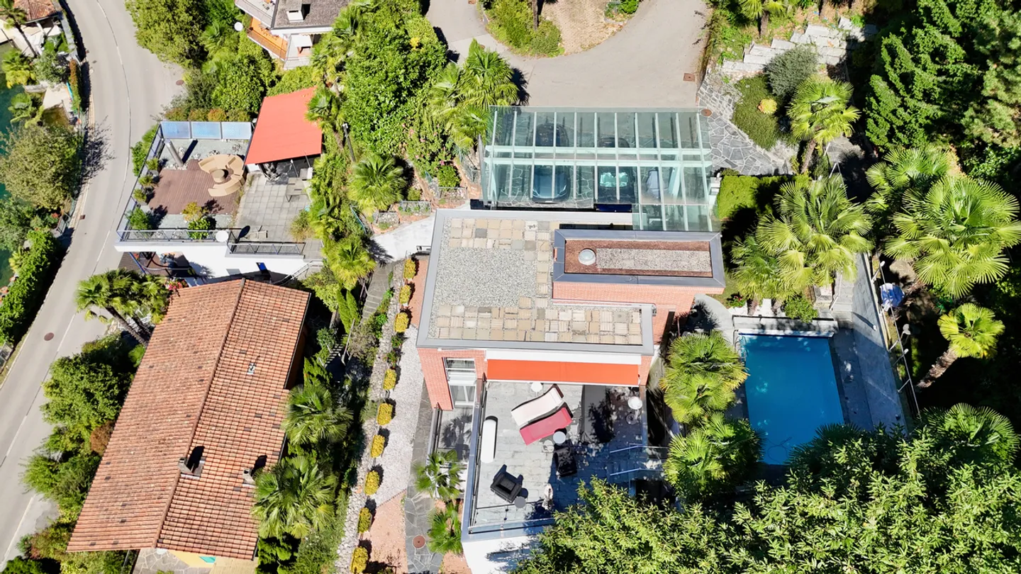 Helle Villa mit Garten, Pool und Blick auf den Luganersee - Foto 9 von 10
