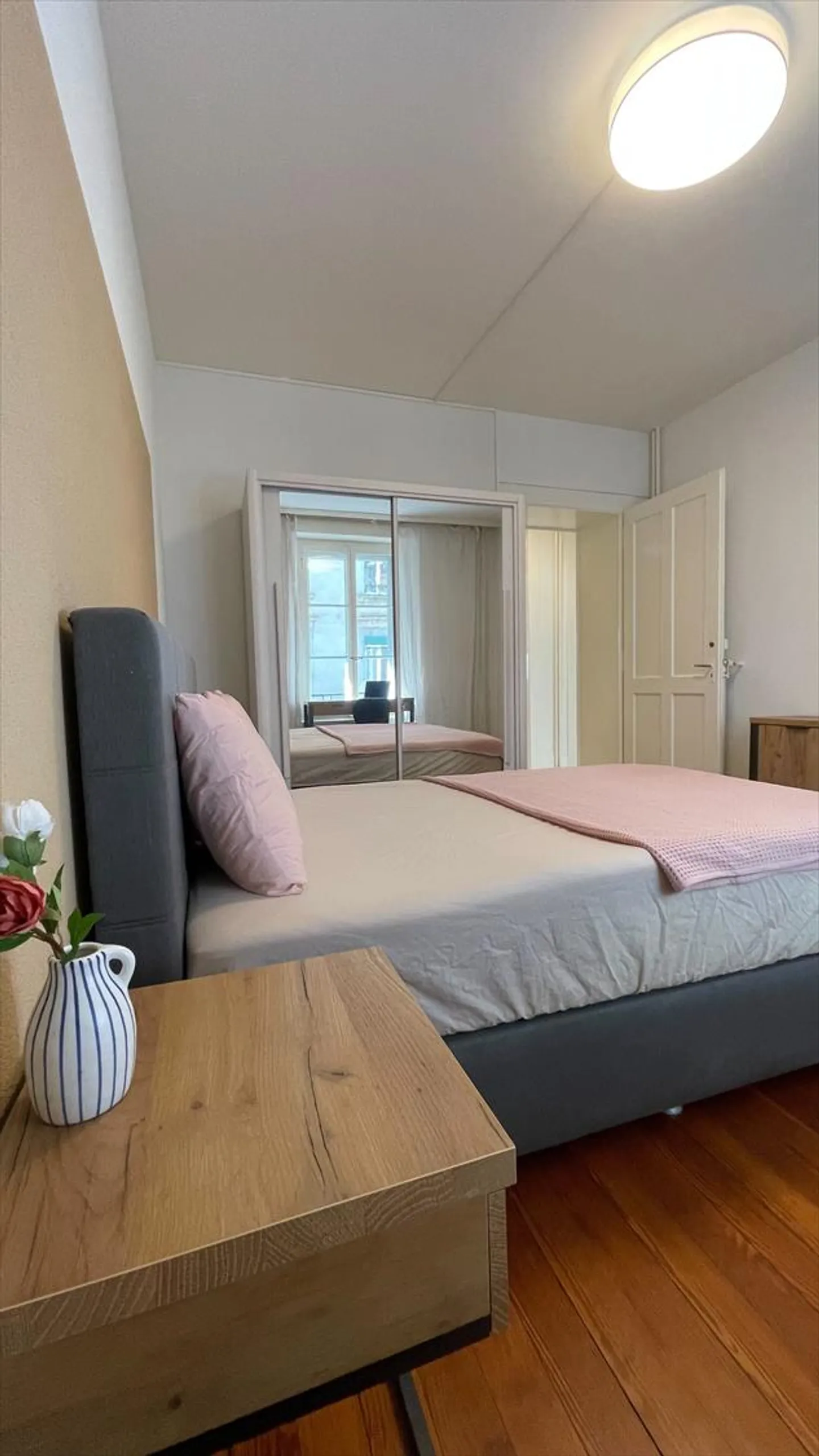 Room 1 - Photo 2 of 21