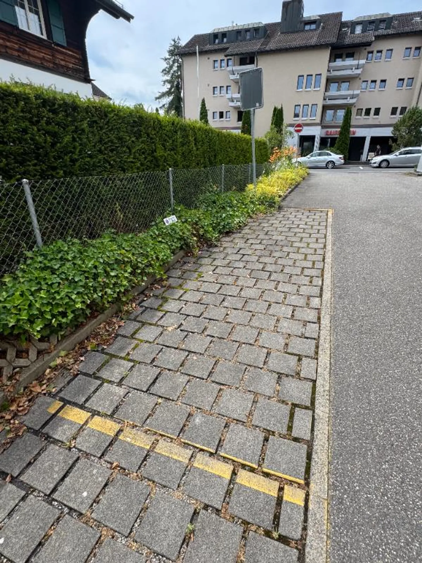 Espace de stationnement - Photo 1 sur 2