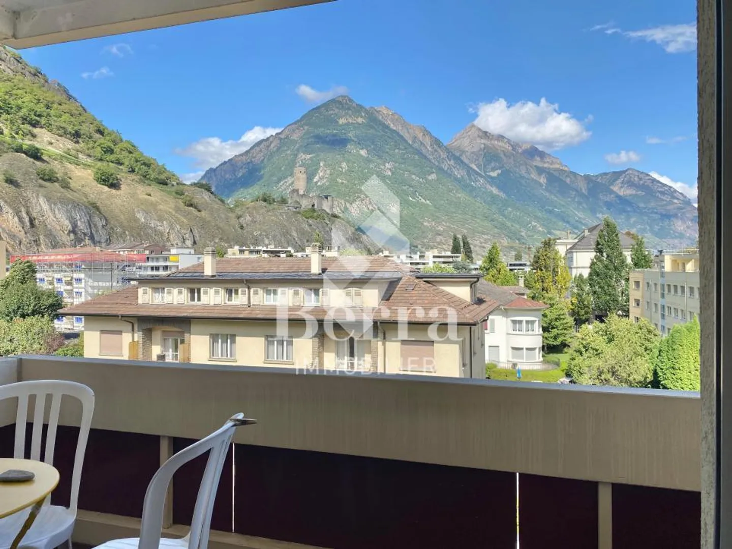 Appartement avec 4.5 pièces + bureau au centre de Martigny - Photo 2 sur 13