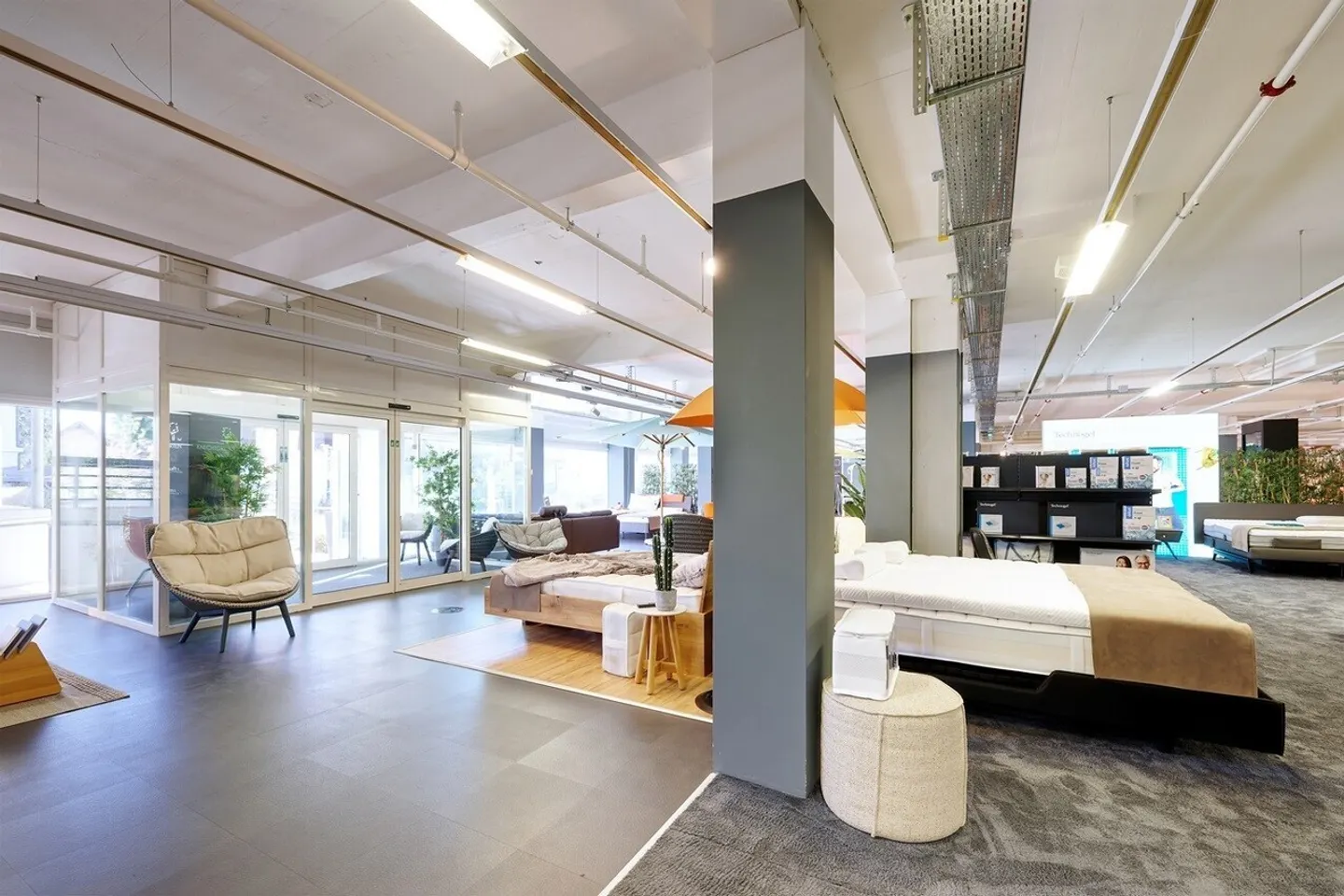 Espace de vente attrayant au rez-de-chaussée (division en 2 unités possible) - Photo 4 sur 13