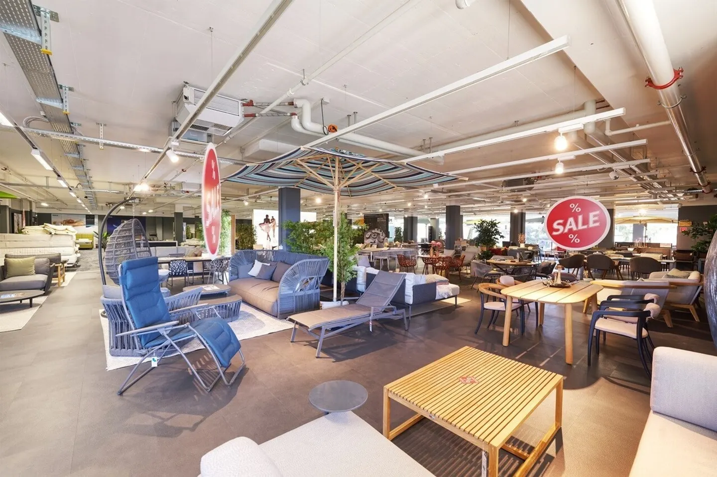 Espace de vente attrayant au rez-de-chaussée (division en 2 unités possible) - Photo 5 sur 13