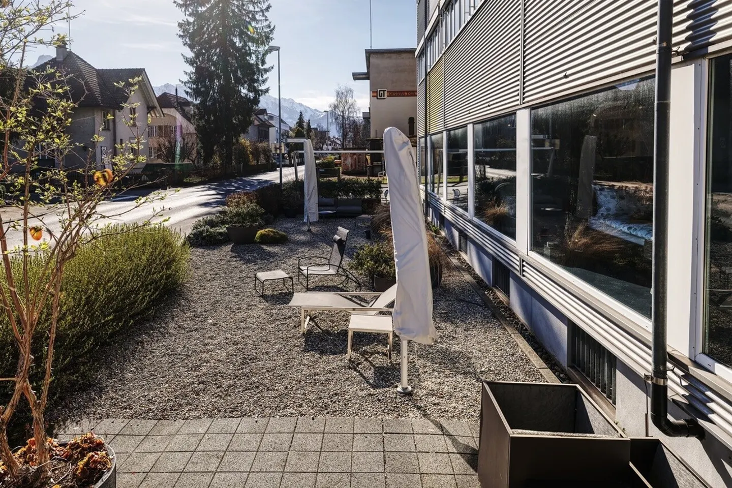 Espace de vente attrayant au rez-de-chaussée (division en 2 unités possible) - Photo 6 sur 13