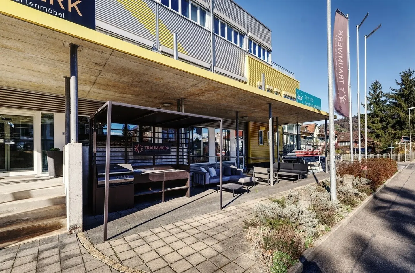 Espace de vente attrayant au rez-de-chaussée (division en 2 unités possible) - Photo 8 sur 13