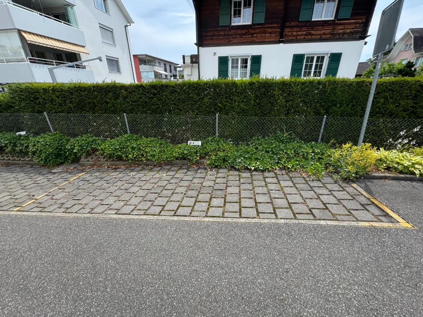 Espace de stationnement - Photo 2 sur 2