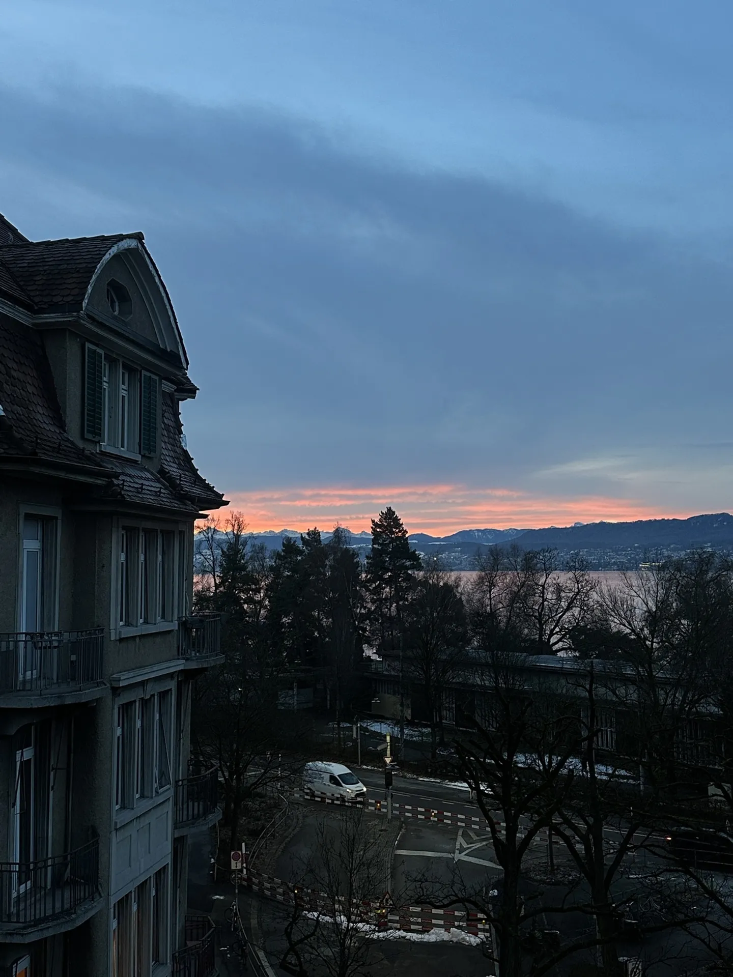 APPARTEMENT 2 PIÈCES À ZURICH - DISTRICT 8 SEEFELD/MÜHLEBACH, MEUBLÉ, TEMPORAIRE - Photo 3 sur 4