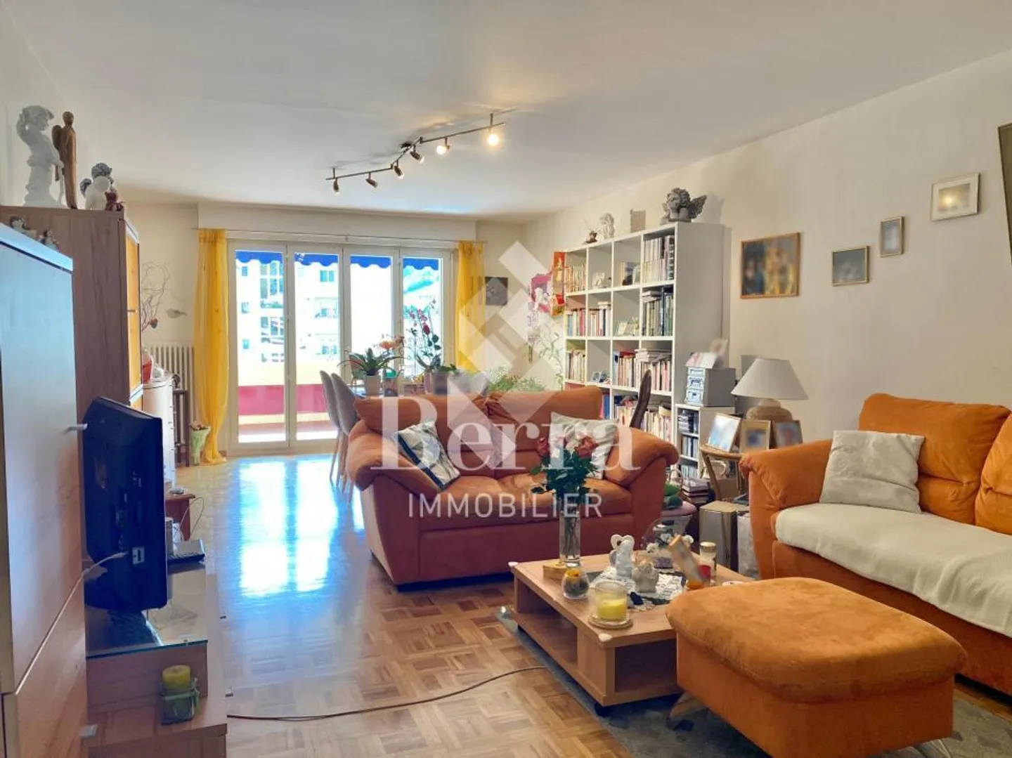 Appartement avec 4.5 pièces + bureau au centre de Martigny - Photo 3 sur 13