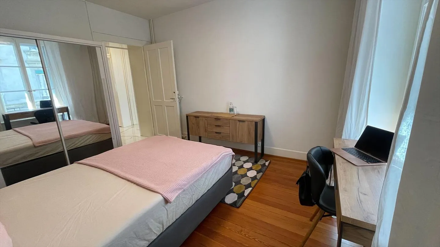 Room 1 - Photo 8 of 21