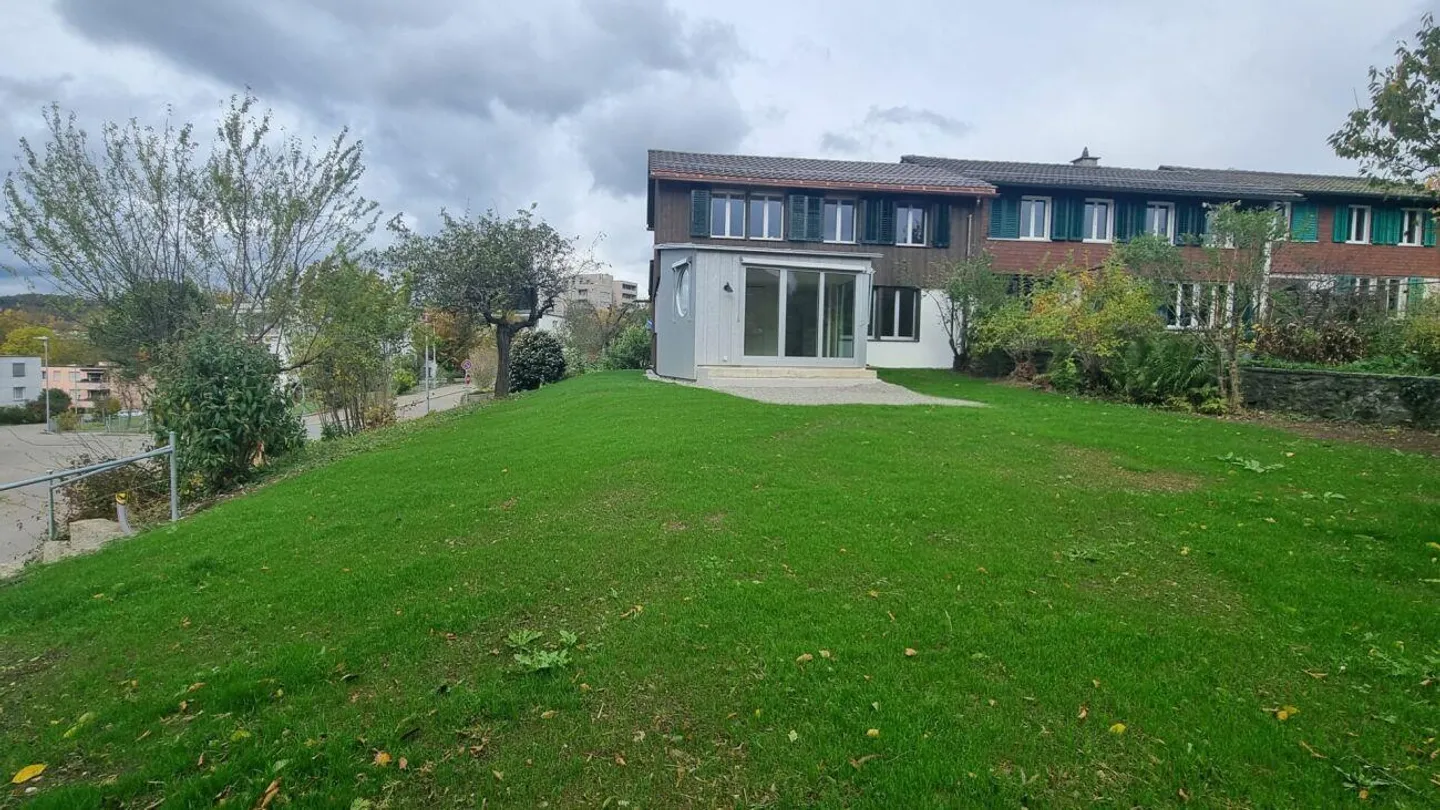 Modernes klassisches Familienhaus - Foto 1 von 13