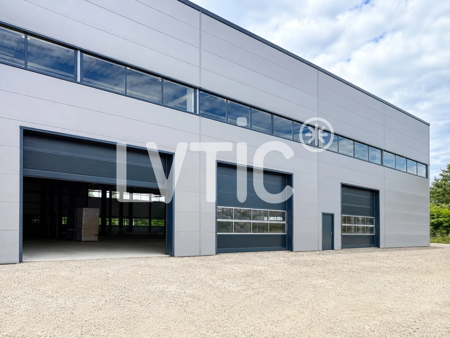 Capannone industriale, uffici di 6600 m2 divisibili in affitto a Domdidier - Foto 1 di 12
