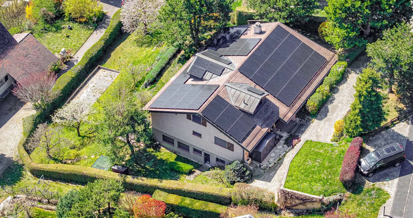 View of the Lake Large Detached Villa in Yens s/Morges - Photo 3 of 20