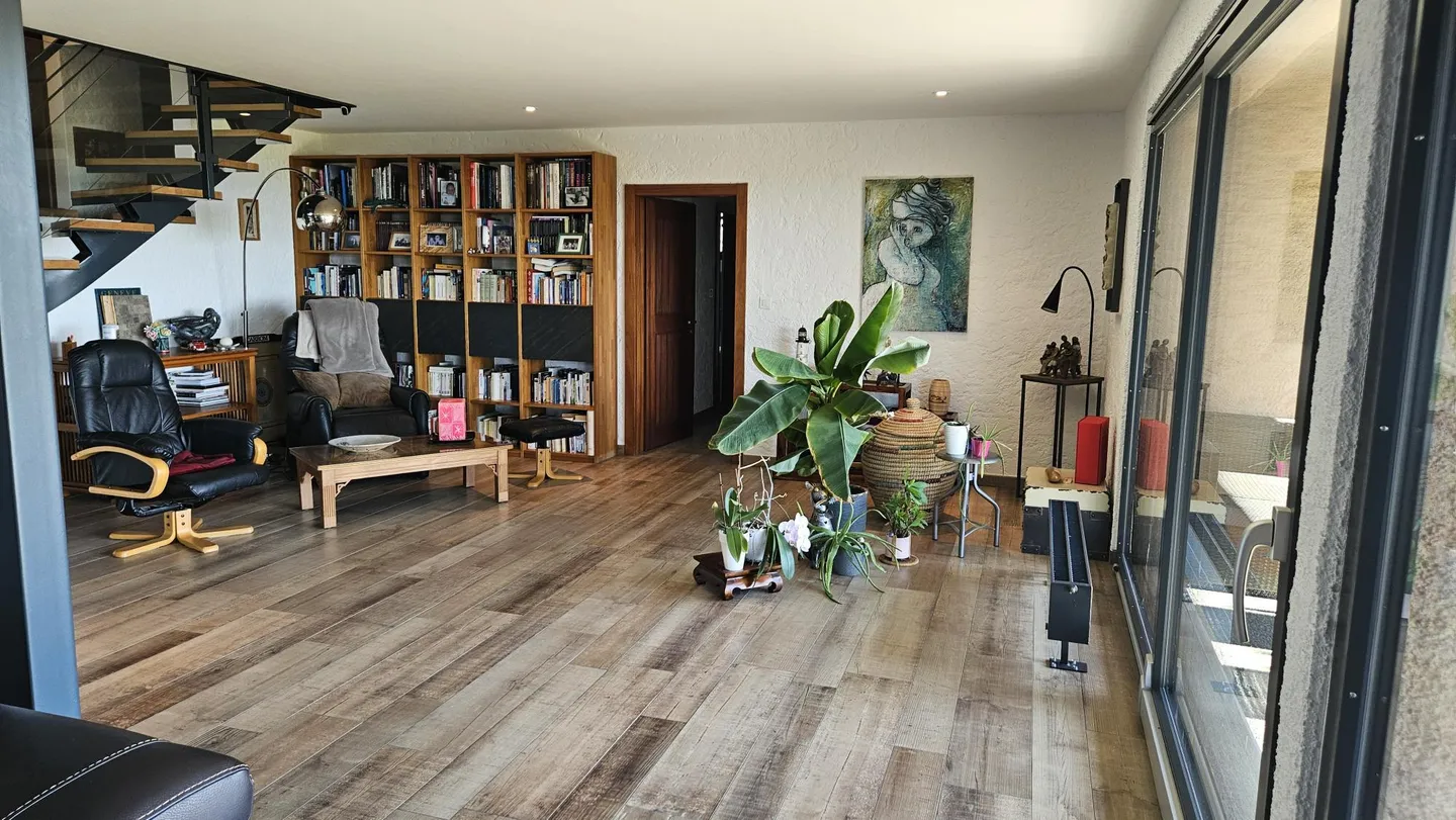 View of the Lake Large Detached Villa in Yens s/Morges - Photo 11 of 20