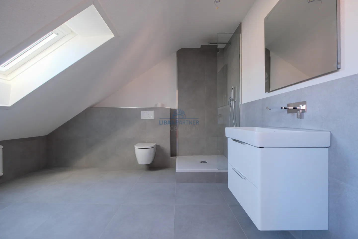 Maisonette completamente ristrutturata con un tocco elegante, antico incontra moderno - Foto 10 di 13