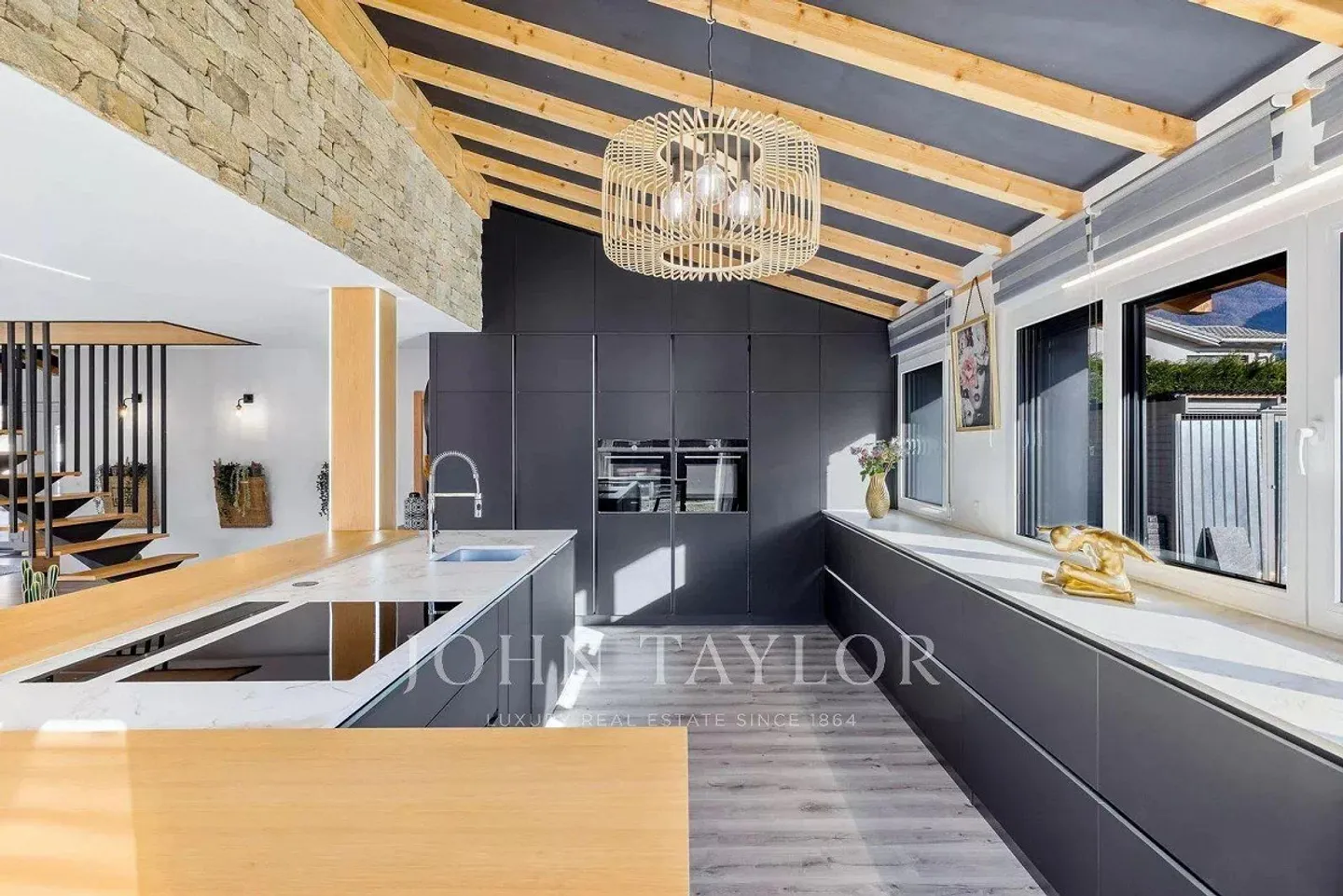 Saillon unveils an exceptional villa! - Photo 1 of 11
