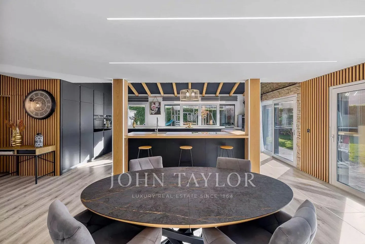 Saillon unveils an exceptional villa! - Photo 2 of 11