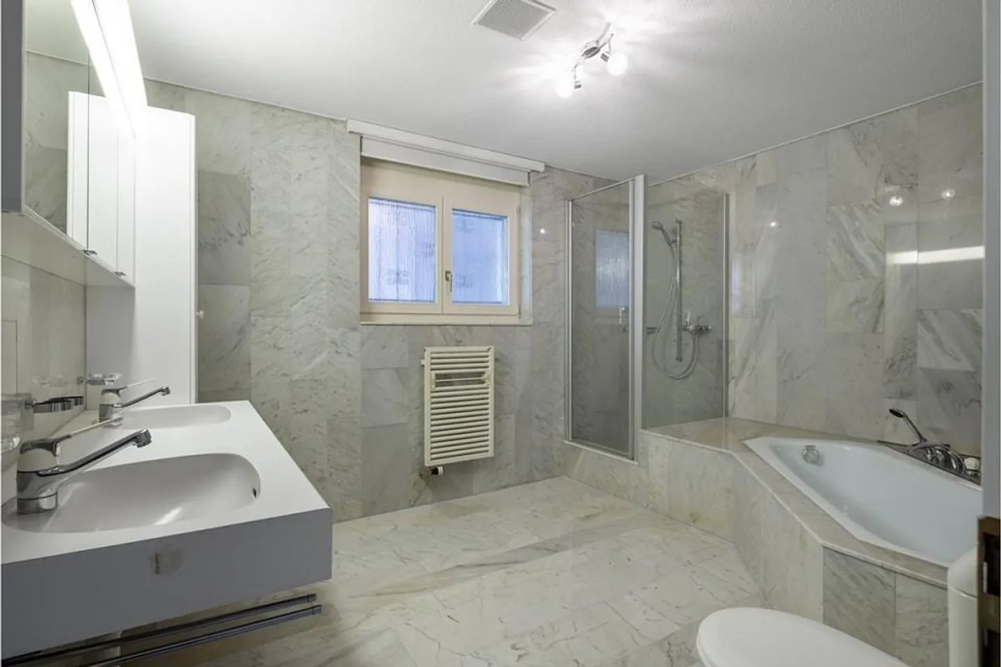 Grosszügige und aussergewöhnliche 4.5-Zimmer-Maisonettewohnung - 21... - Foto 3 von 6