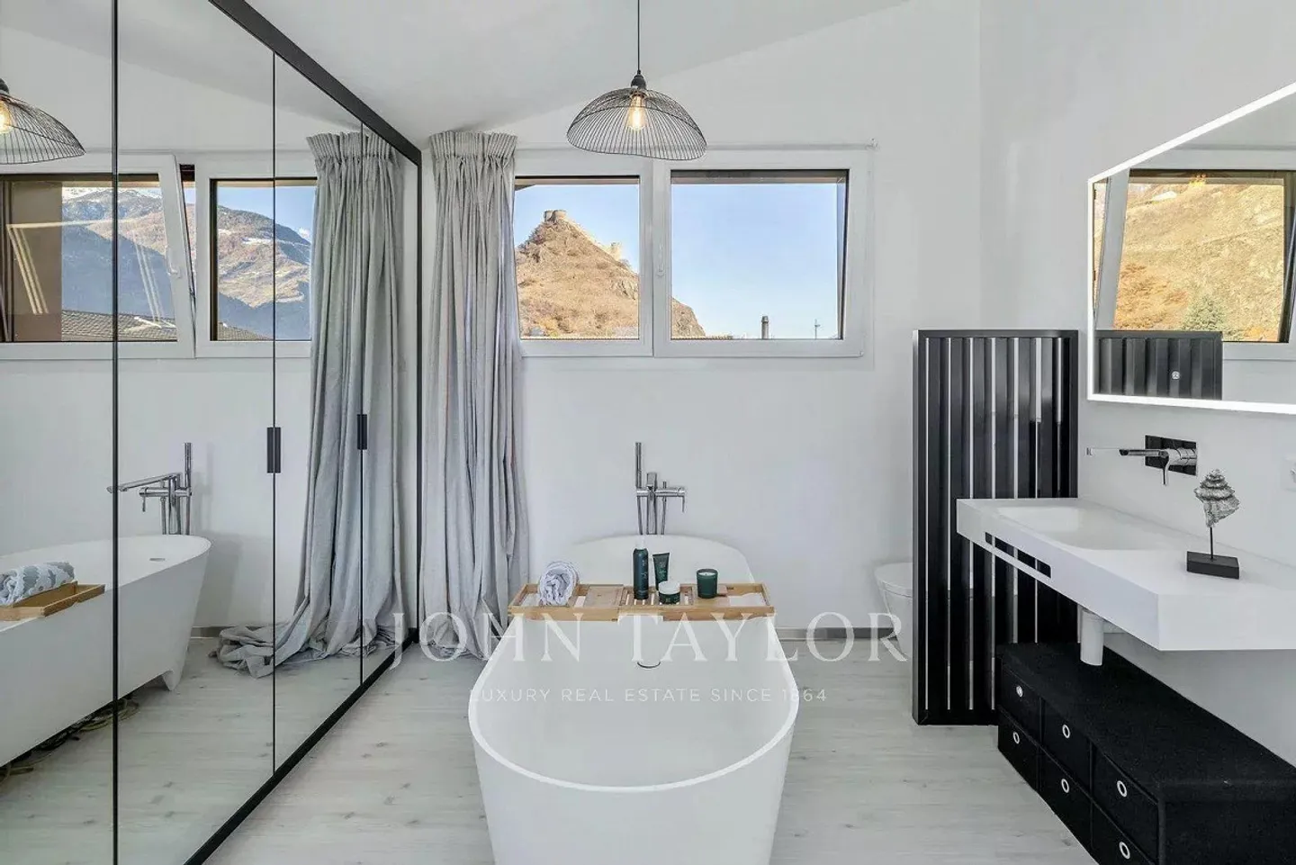 Saillon unveils an exceptional villa! - Photo 8 of 11