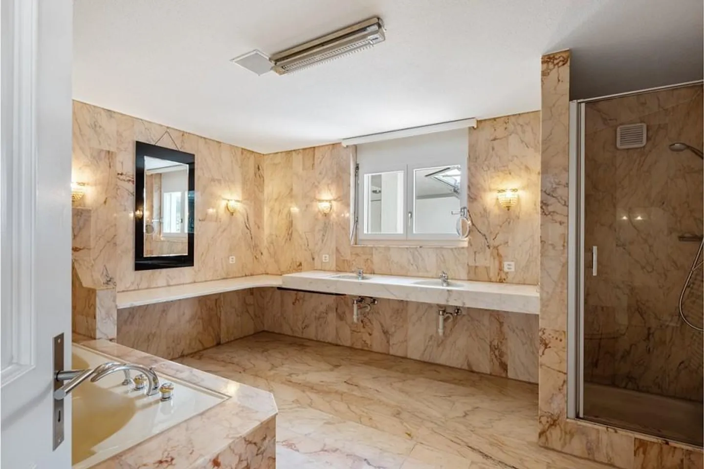 Grosszügige und aussergewöhnliche 4.5-Zimmer-Maisonettewohnung - 21... - Foto 5 von 6