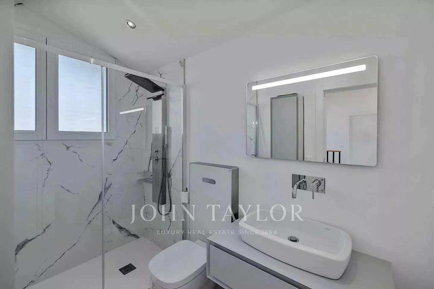 Saillon unveils an exceptional villa! - Photo 10 of 11